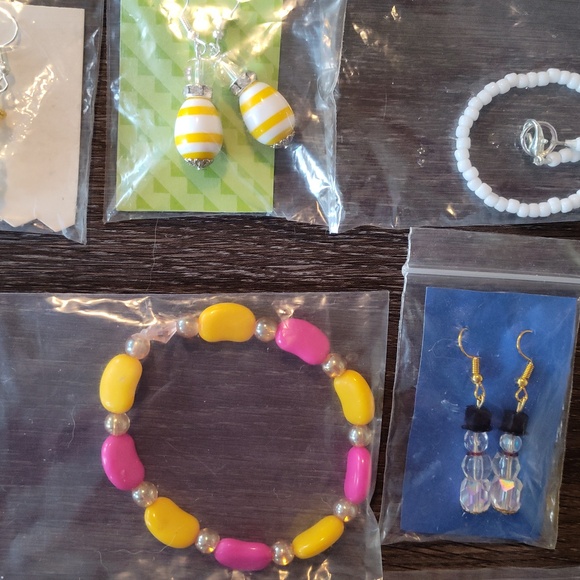 Never been Worn Costume Jewelry, Bundle of 26 Different Items - Picture 8 of 8